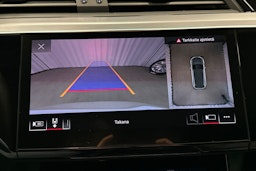 keltainen Audi e-tron 2022 kuva 33.