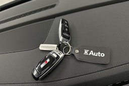 keltainen Audi e-tron 2022 kuva 36.