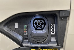 keltainen Audi e-tron 2022 kuva 37.