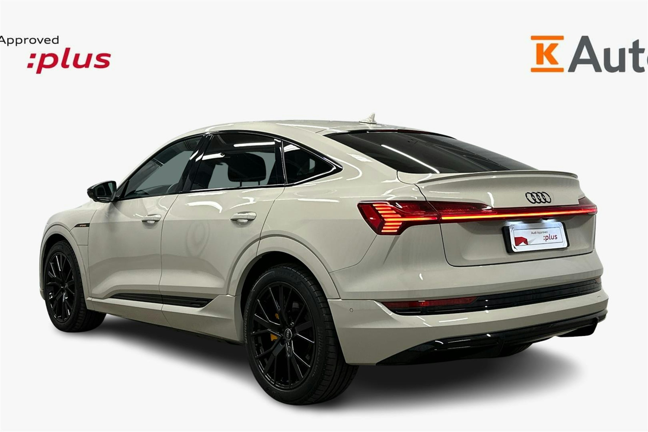 beige Audi e-tron 2022 kuva 2.