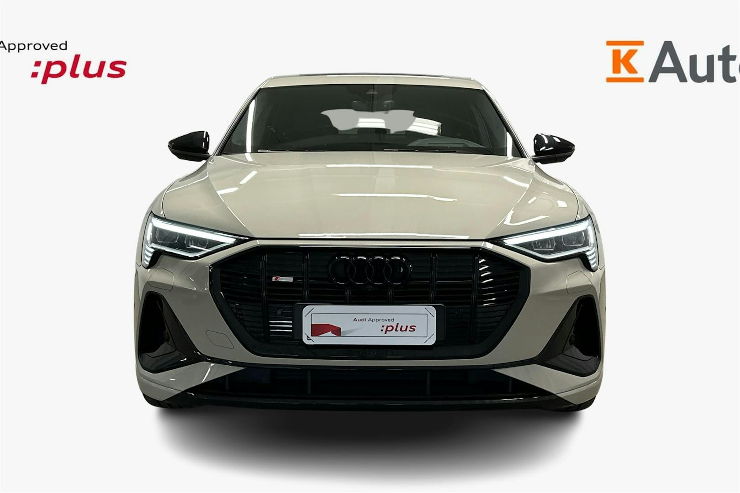 beige Audi e-tron 2022 kuva 4.