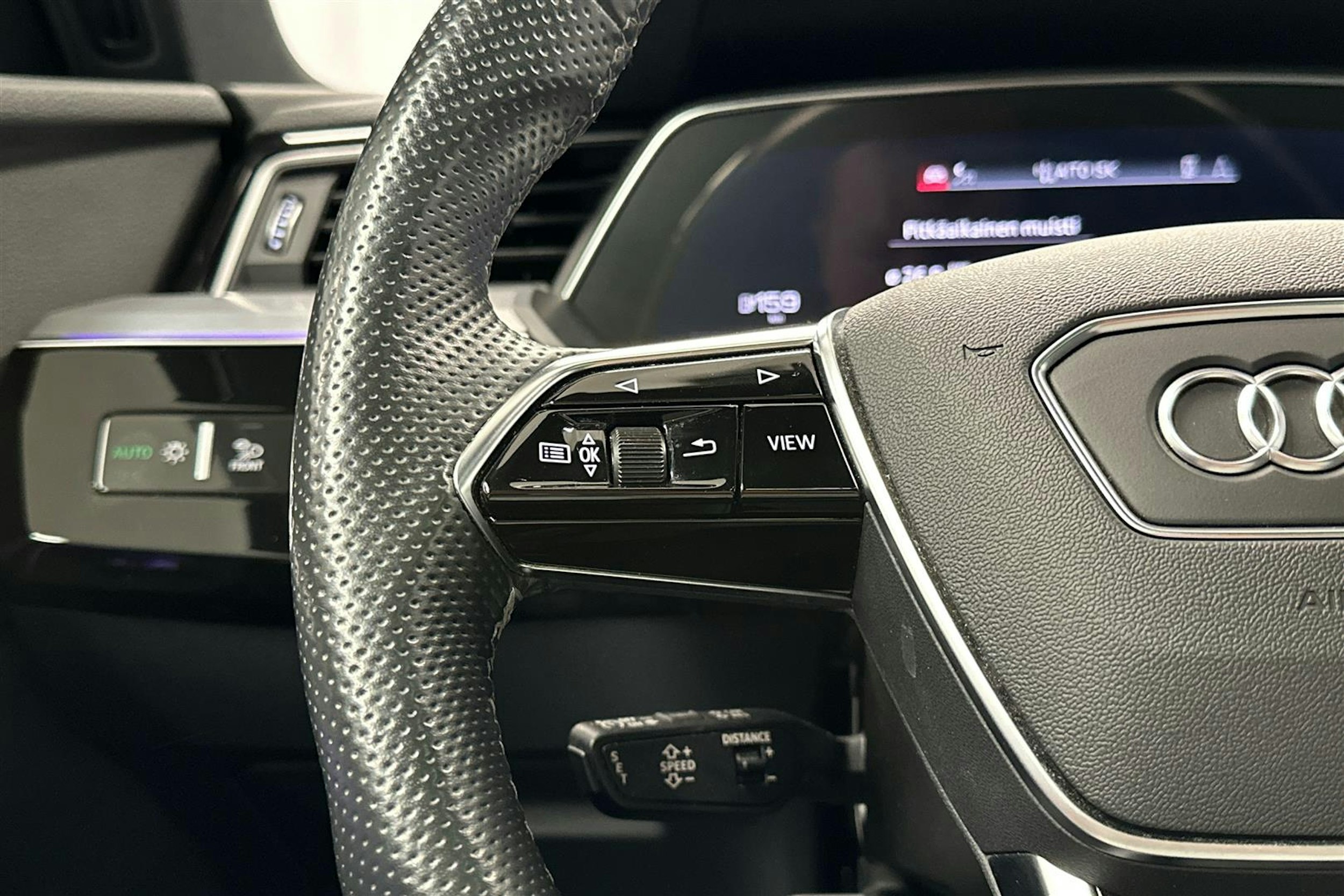 beige Audi e-tron 2022 kuva 9.