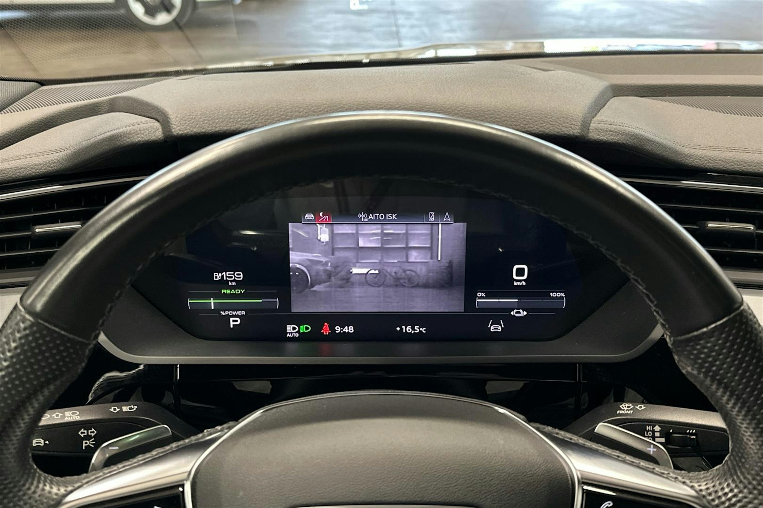 beige Audi e-tron 2022 kuva 13.