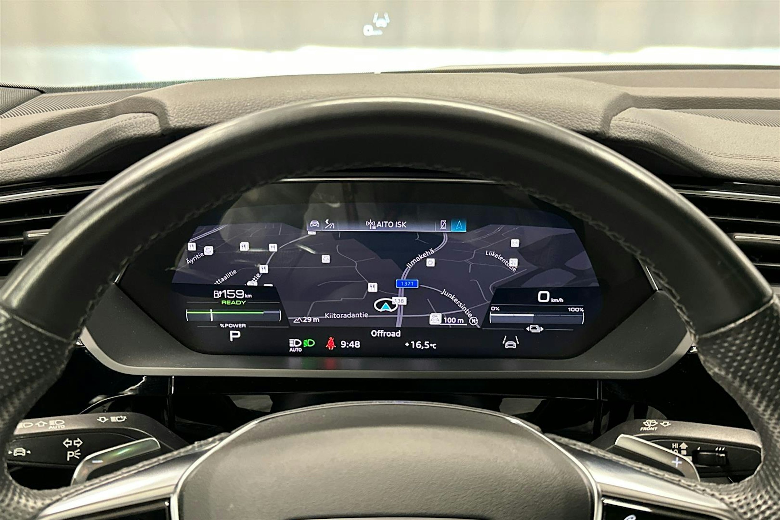 beige Audi e-tron 2022 kuva 14.