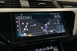 beige Audi e-tron 2022 kuva 15.