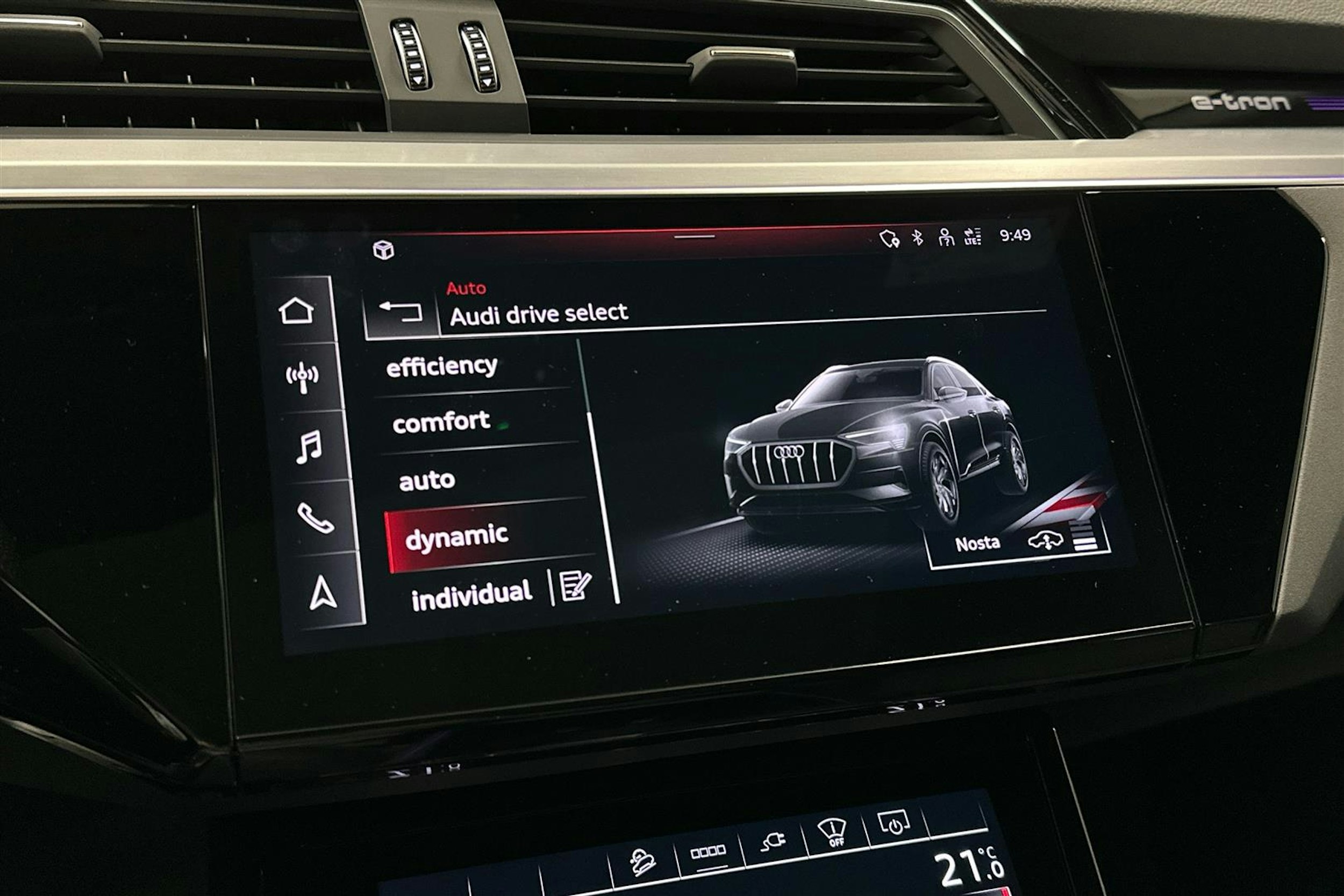 beige Audi e-tron 2022 kuva 18.