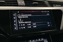 beige Audi e-tron 2022 kuva 19.
