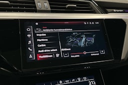 beige Audi e-tron 2022 kuva 20.