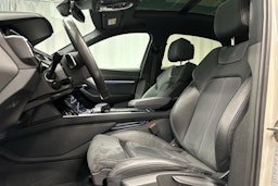 beige Audi e-tron 2022 kuva 24.
