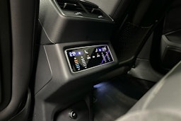 beige Audi e-tron 2022 kuva 26.