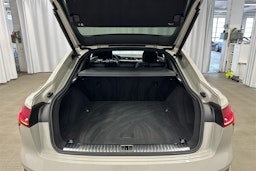 beige Audi e-tron 2022 kuva 28.