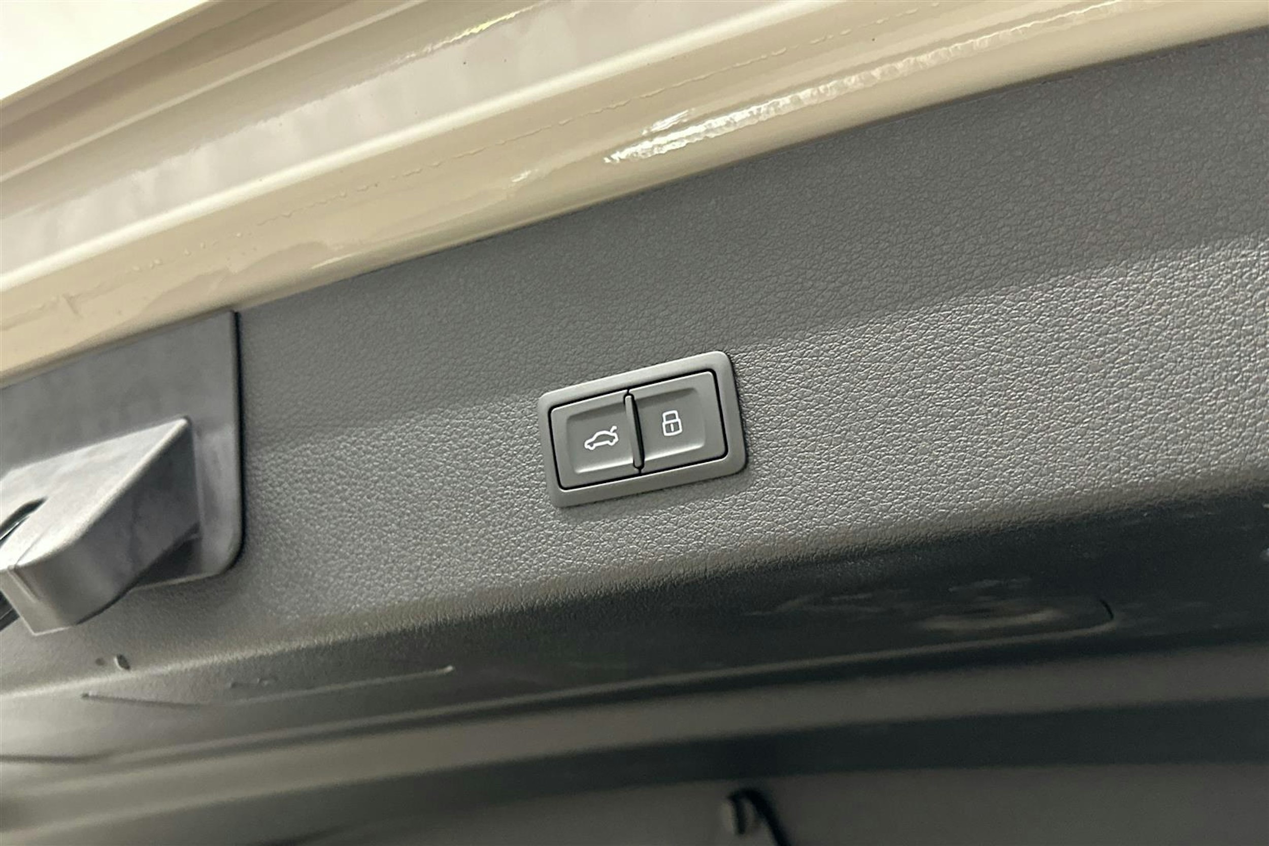 beige Audi e-tron 2022 kuva 29.
