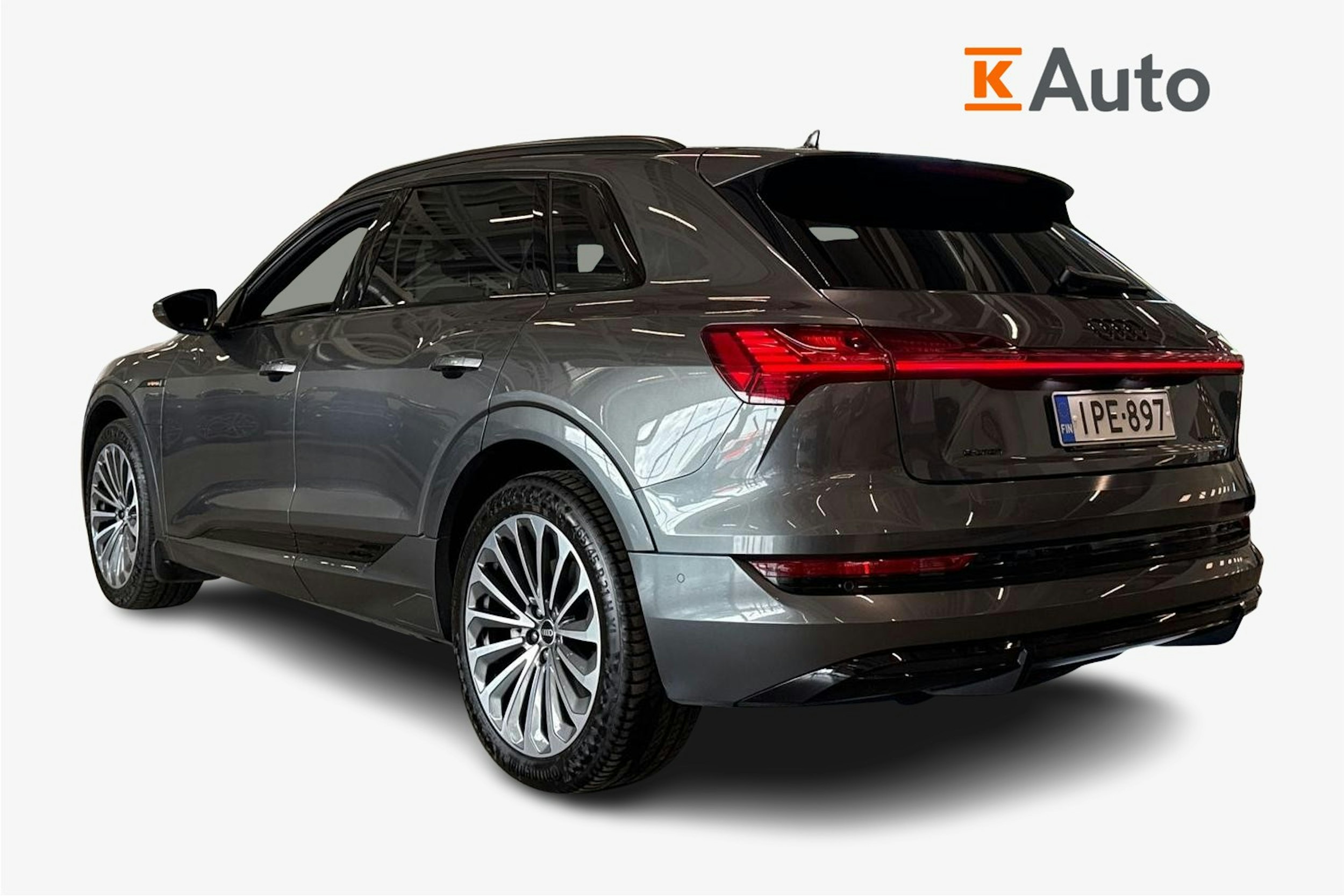 harmaa Audi e-tron 2022 kuva 2.