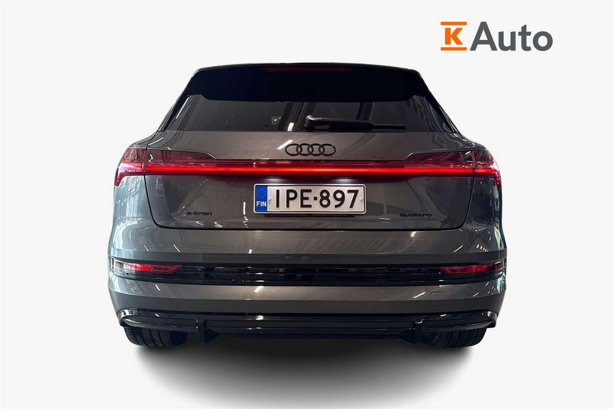 harmaa Audi e-tron 2022 kuva 3.