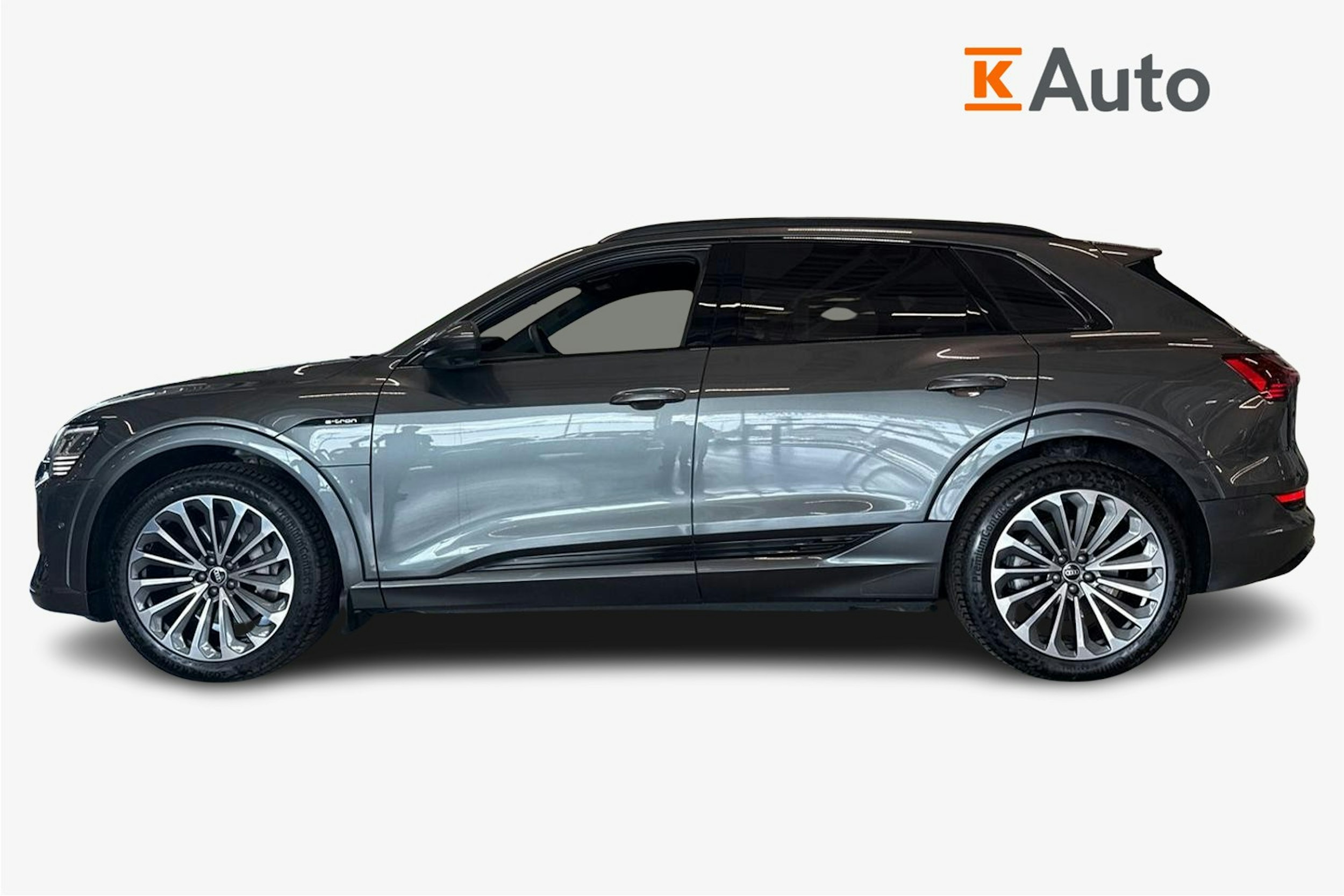 harmaa Audi e-tron 2022 kuva 6.