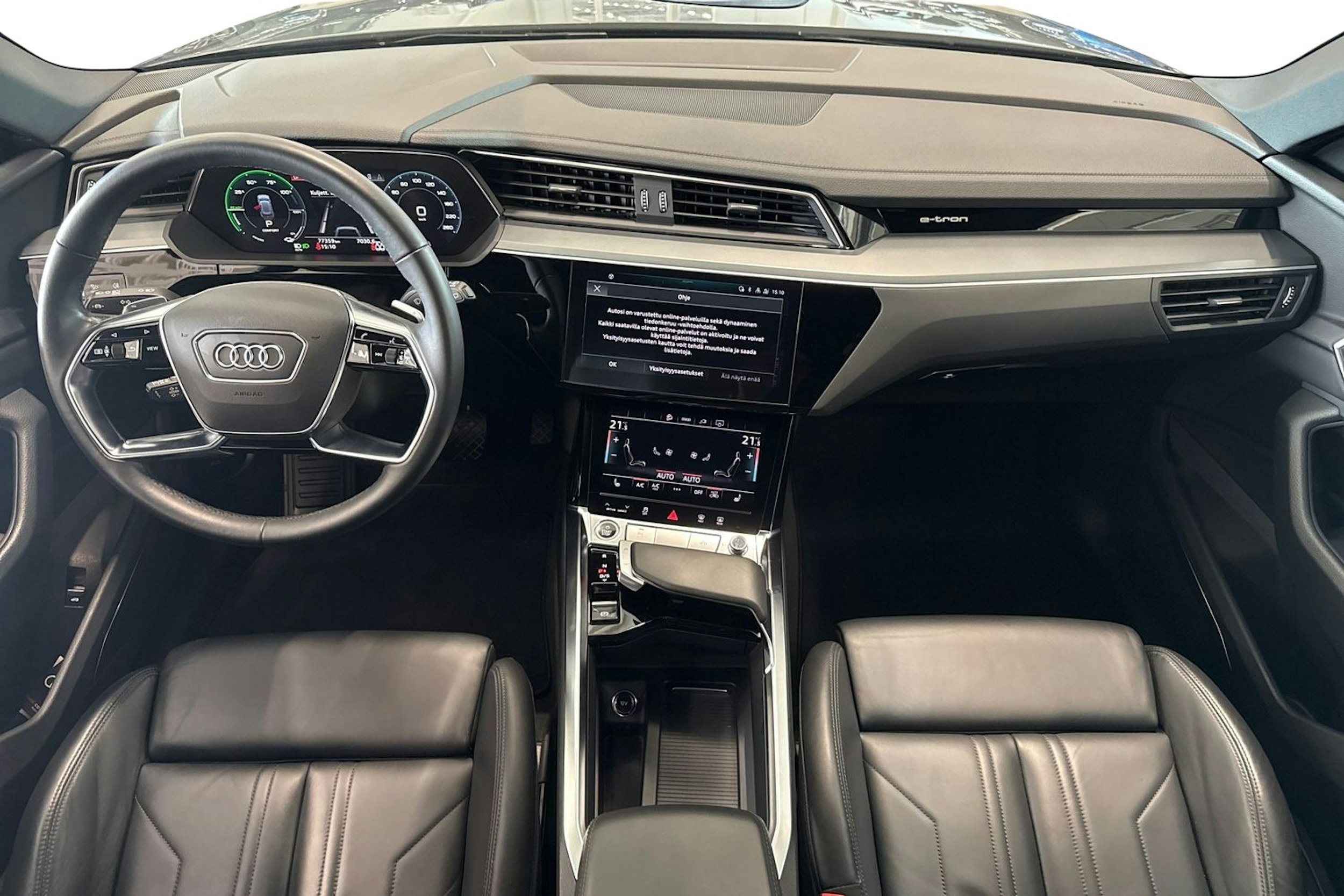 harmaa Audi e-tron 2022 kuva 9.