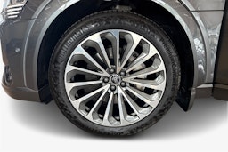 harmaa Audi e-tron 2022 kuva 11.