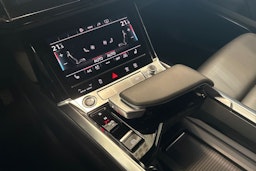 harmaa Audi e-tron 2022 kuva 20.