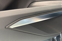 harmaa Audi e-tron 2022 kuva 26.