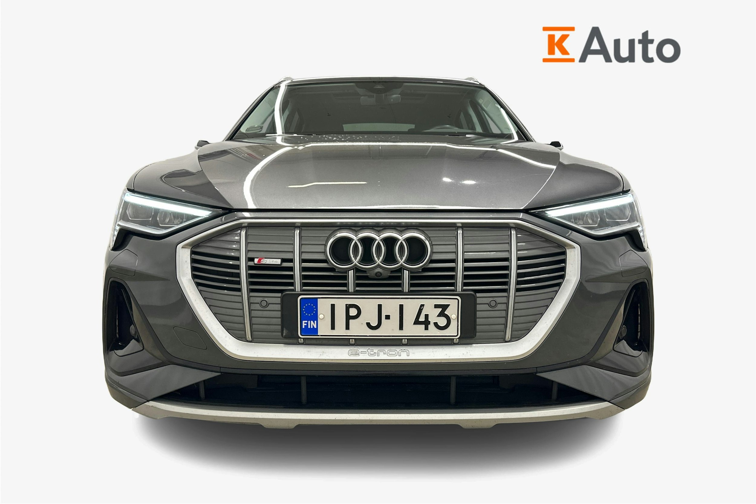harmaa Audi e-tron 2022 kuva 5.