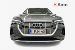 harmaa Audi e-tron 2022 kuva 5.