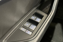 harmaa Audi e-tron 2022 kuva 17.