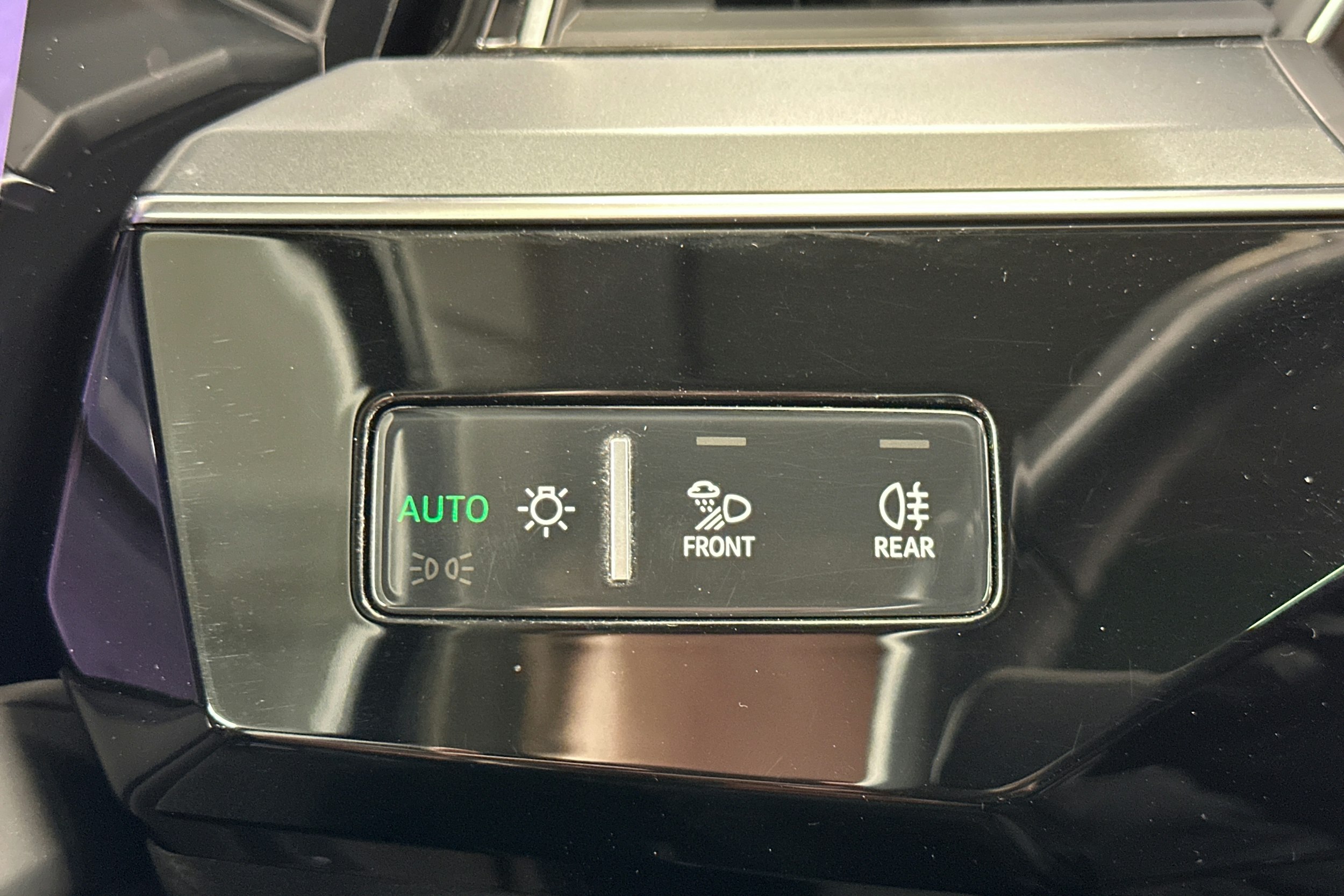 harmaa Audi e-tron 2022 kuva 18.