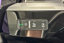 harmaa Audi e-tron 2022 kuva 18.