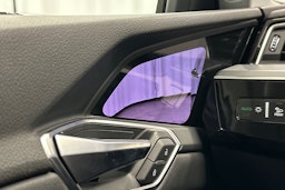 harmaa Audi e-tron 2022 kuva 19.