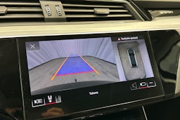 harmaa Audi e-tron 2022 kuva 25.