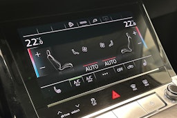 harmaa Audi e-tron 2022 kuva 26.