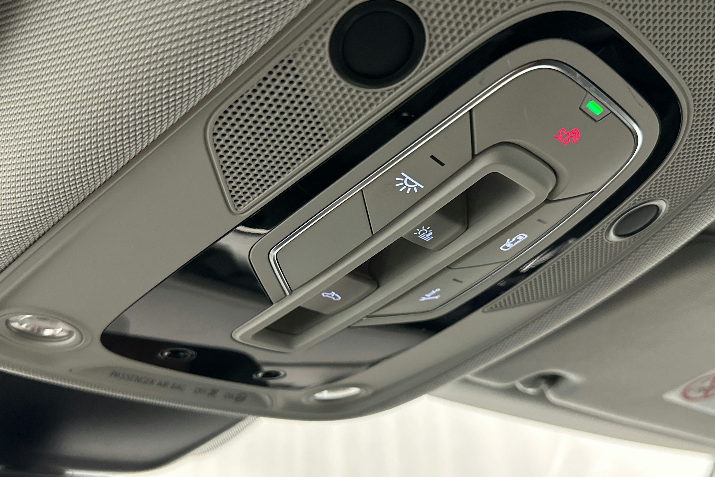 harmaa Audi e-tron 2022 kuva 28.