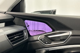 harmaa Audi e-tron 2022 kuva 29.