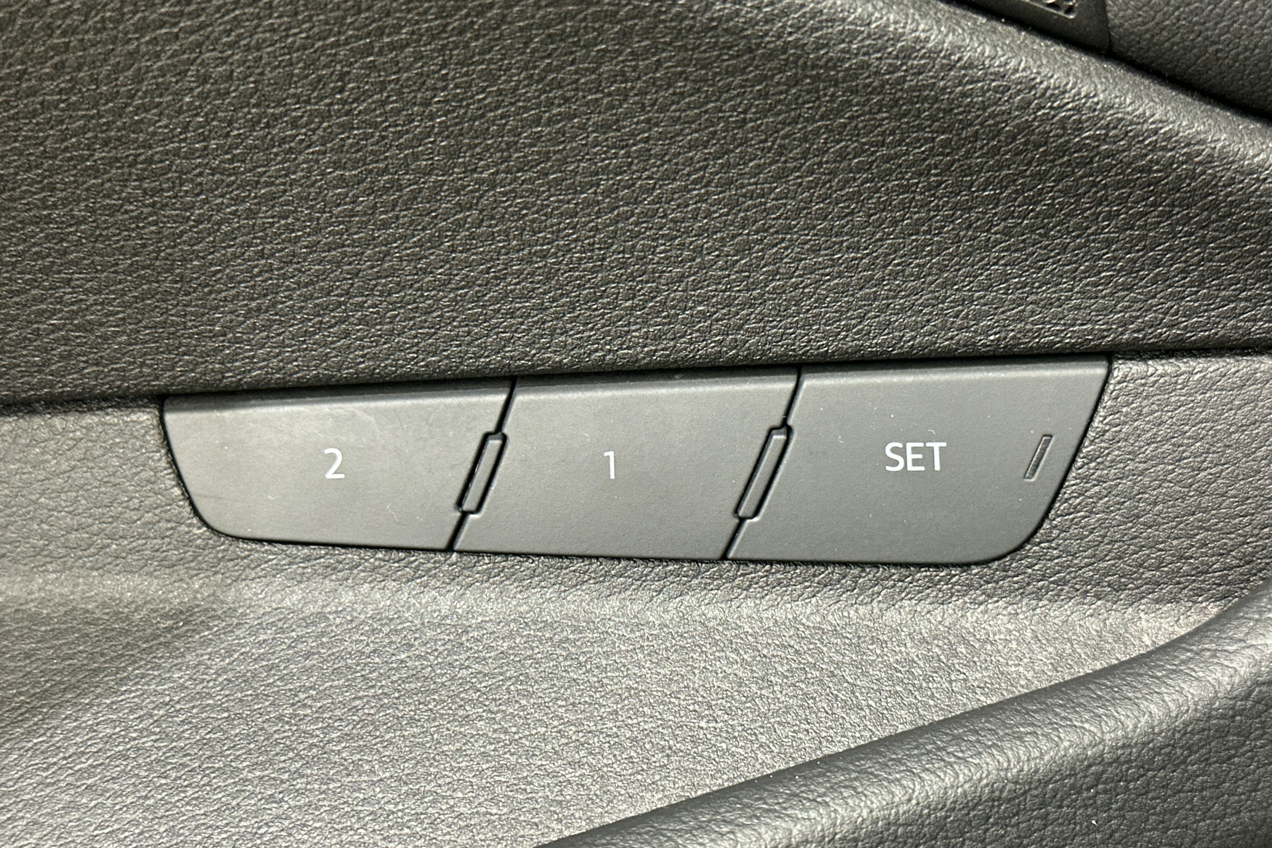 harmaa Audi e-tron 2022 kuva 31.