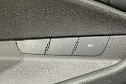 harmaa Audi e-tron 2022 kuva 31.