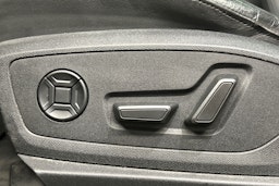 harmaa Audi e-tron 2022 kuva 32.