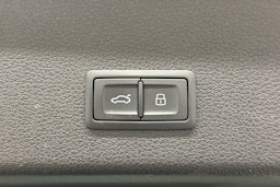 harmaa Audi e-tron 2022 kuva 36.