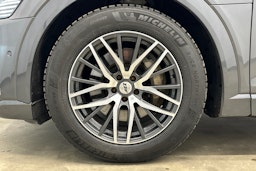 harmaa Audi e-tron 2022 kuva 38.