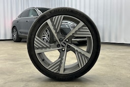 harmaa Audi e-tron 2022 kuva 39.