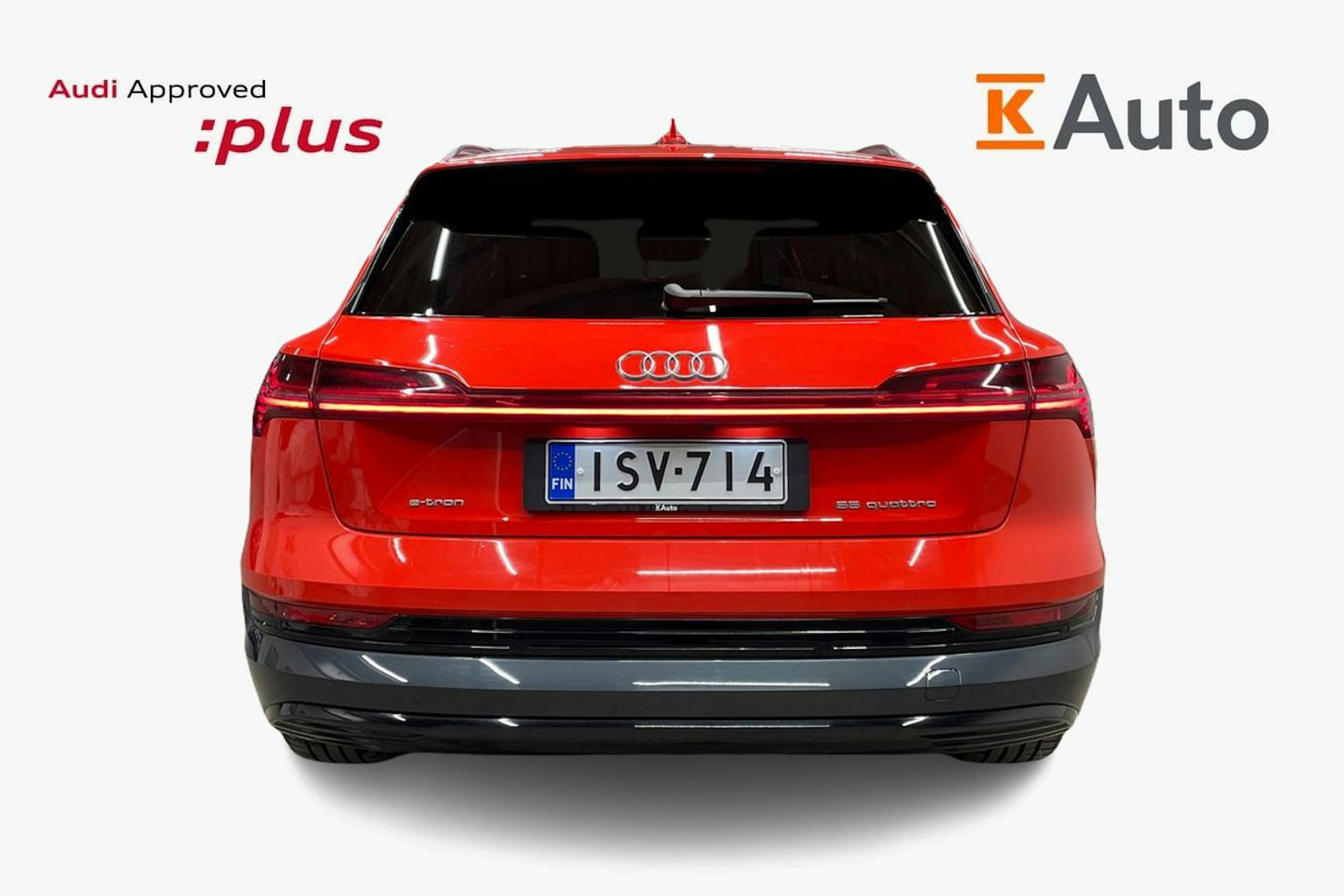 punainen Audi e-tron 2022 kuva 3.