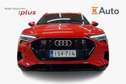 punainen Audi e-tron 2022 kuva 5.