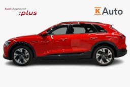 punainen Audi e-tron 2022 kuva 6.