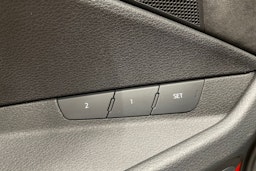 punainen Audi e-tron 2022 kuva 30.