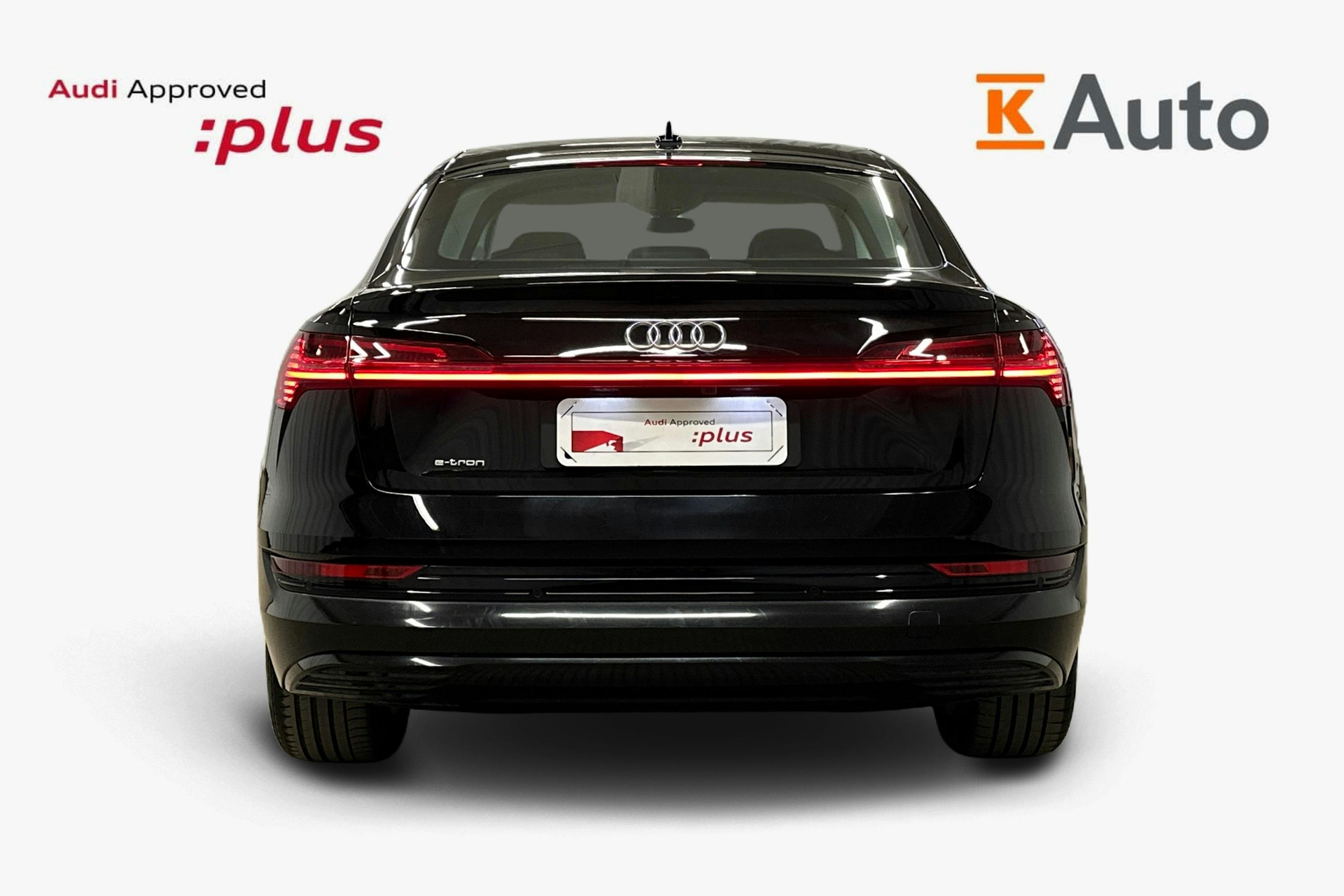 musta Audi e-tron 2022 kuva 3.