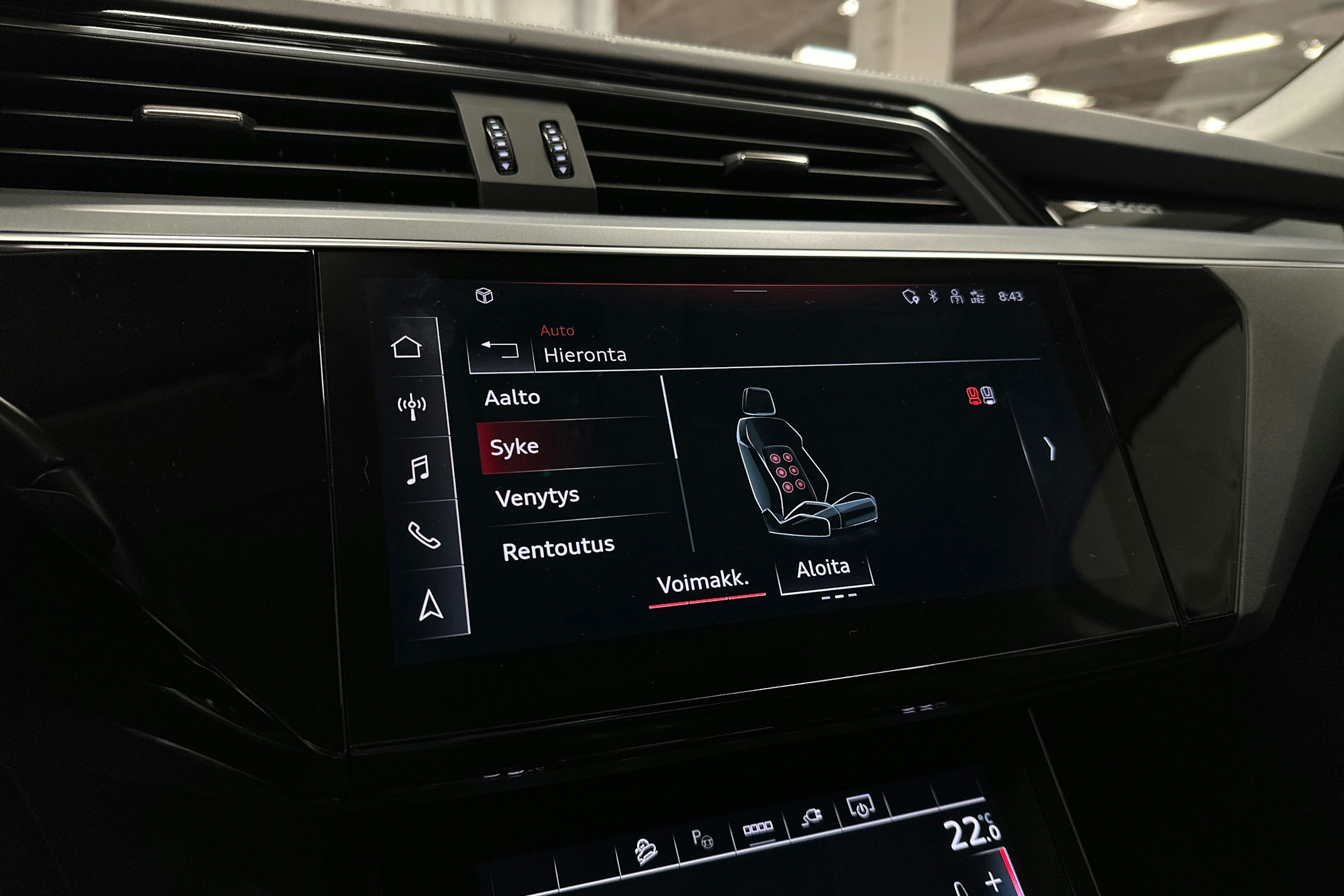 musta Audi e-tron 2022 kuva 18.