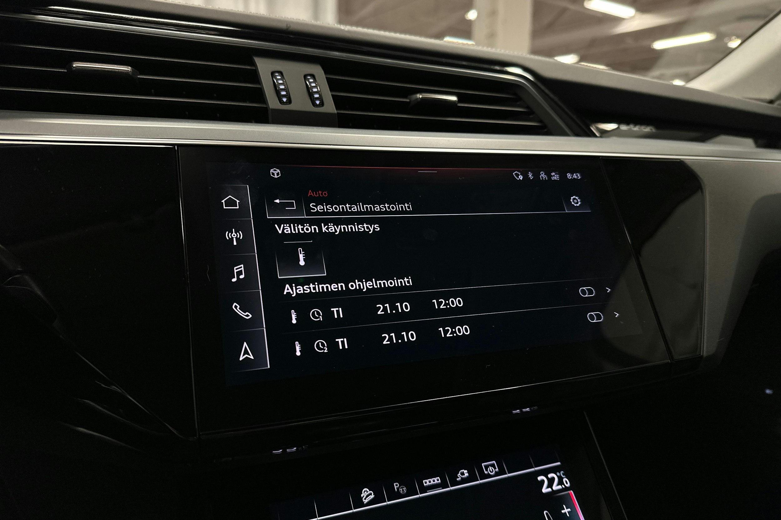 musta Audi e-tron 2022 kuva 20.
