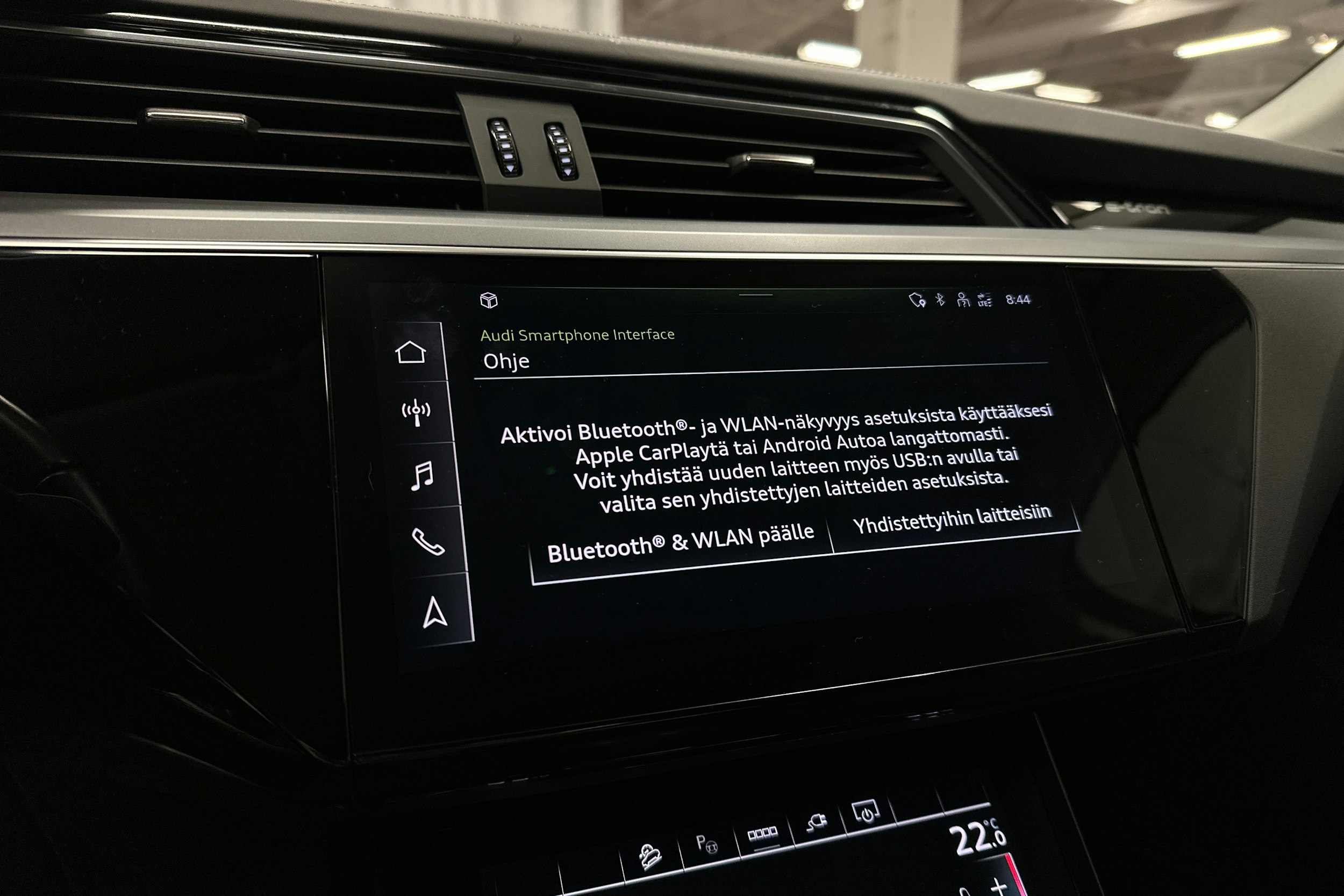 musta Audi e-tron 2022 kuva 22.