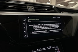 musta Audi e-tron 2022 kuva 22.