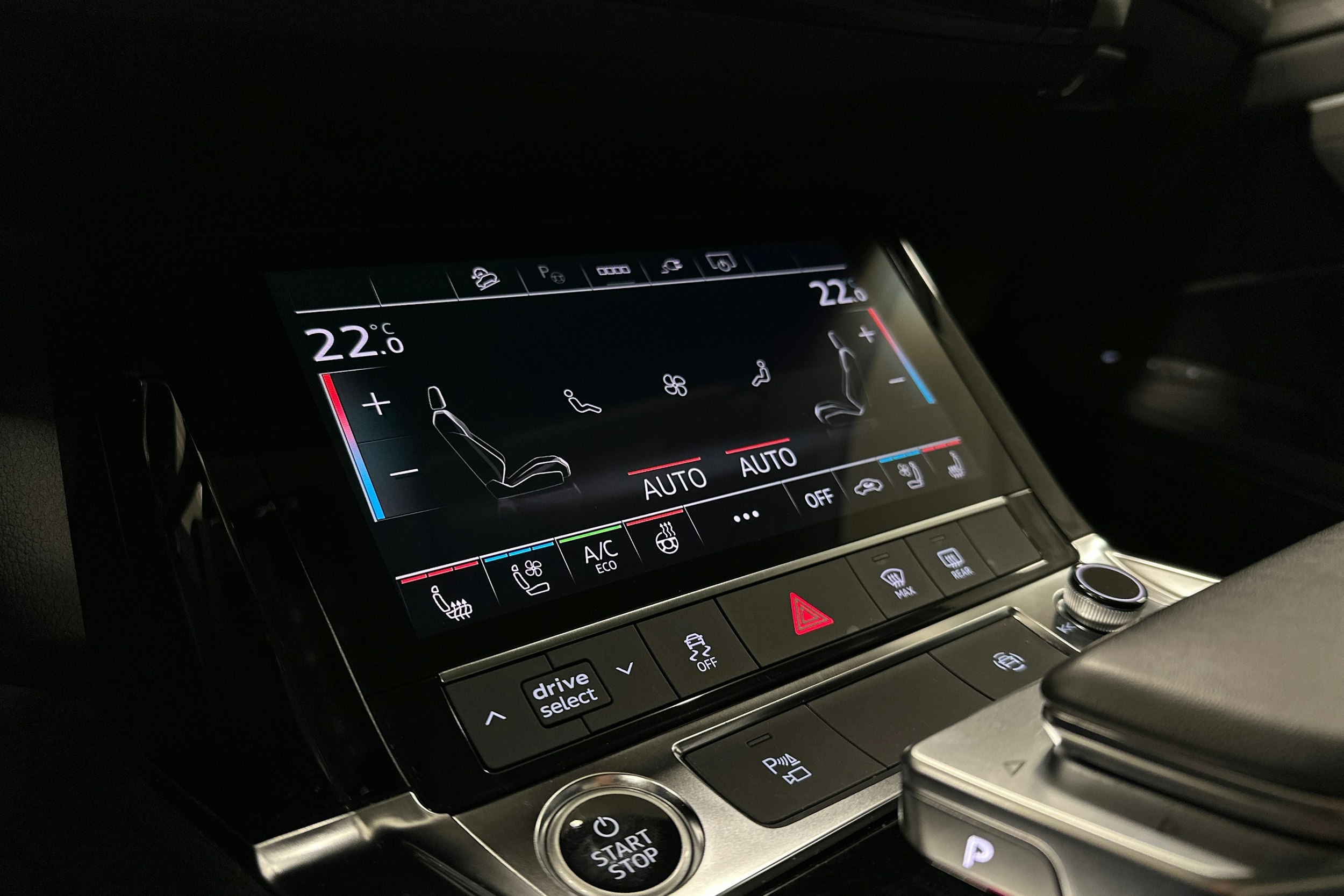 musta Audi e-tron 2022 kuva 23.