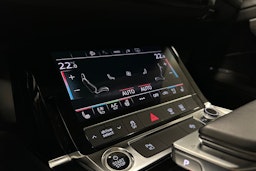 musta Audi e-tron 2022 kuva 23.